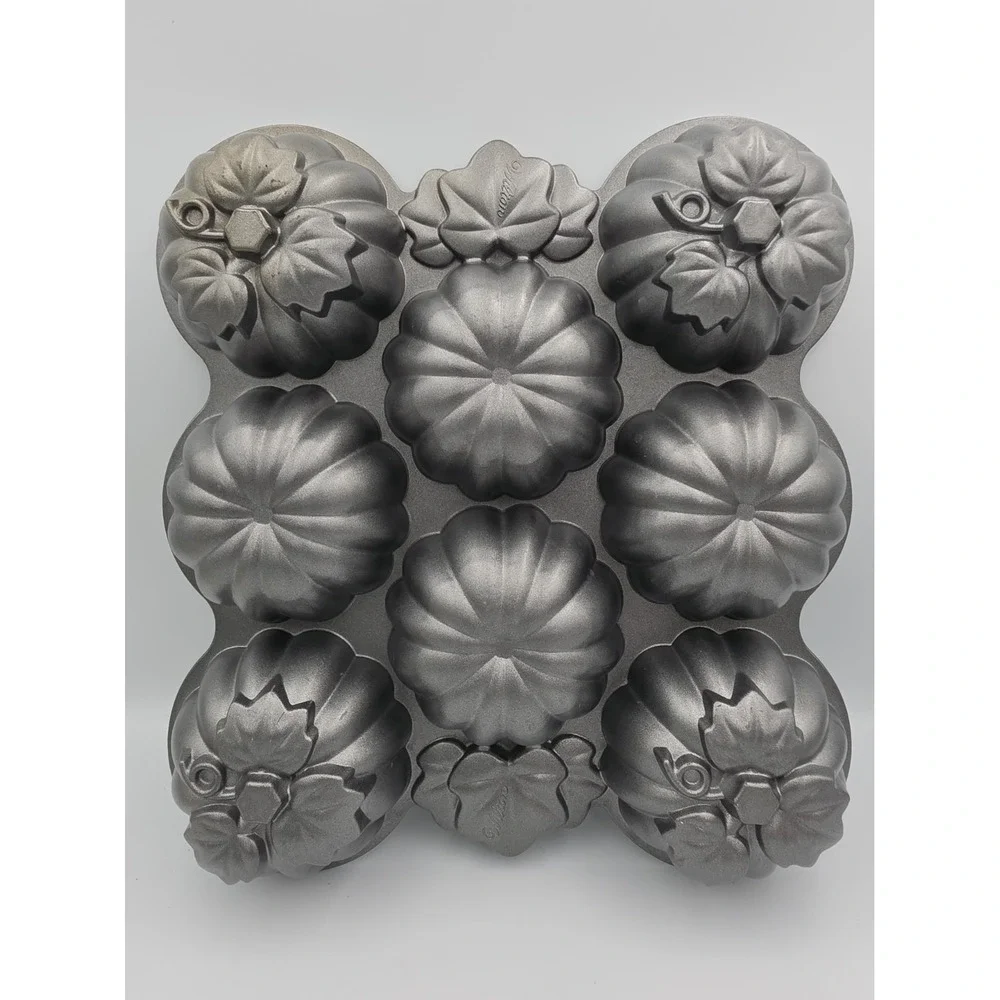 Wilton Pumpkin Patch Halloween Cupcake Baking Pan Heavy Vine 8 Cavity Grey